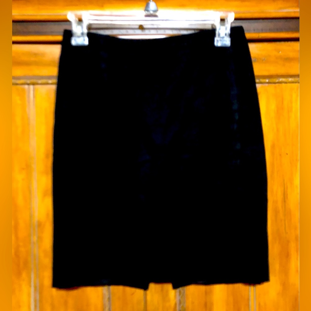 Express Skirt, stylish and timeless. Black. Size:0.